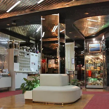 Regina Hotel 3*